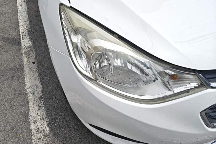 Used Chevrolet Sail 2015 Sail 3 1.3L AMT Ideal Edition Right Front Headlight