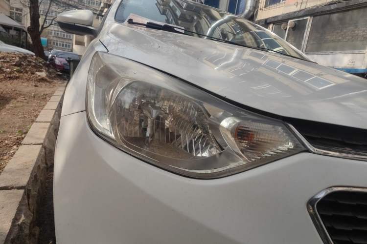 Used Chevrolet Sail 2015 Sail 3 1.5L Manual with Ideal Sunroof Edition Right Front Headlight