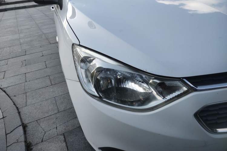 Used Chevrolet Sail 2015 Sail 3 1.3L AMT Ideal Edition Right Front Headlight