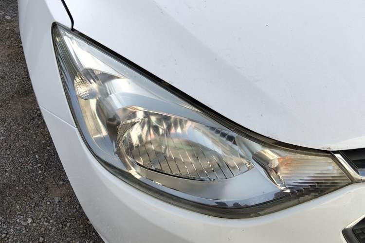Used Chevrolet Sail 2015 Sail 3 1.5L Manual with Ideal Sunroof Edition Right Front Headlight
