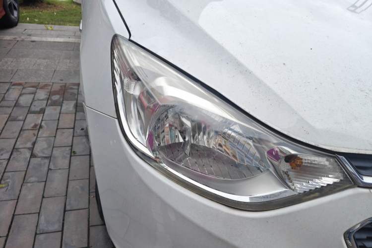 Used Chevrolet Sail 2015 Sail 3 1.3L Manual Ideal Edition Right Front Headlight