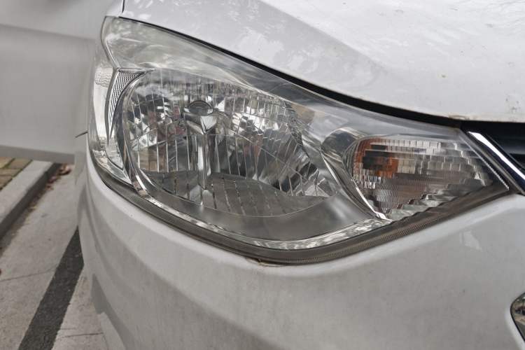 Used Chevrolet Sail 2015 Sail 3 1.5L AMT Happiness Sunroof Edition Right Front Headlight