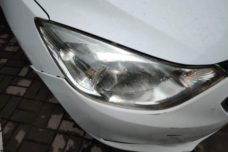 Used Chevrolet Sail 2015 Sail 3 1.3L AMT Ideal Edition Right Front Headlight