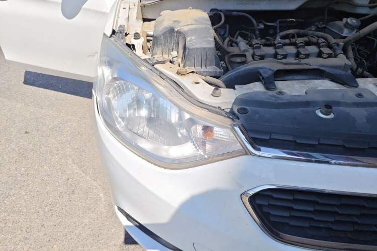 Used Chevrolet Sail 2015 Sail 3 1.5L Manual with Ideal Sunroof Edition Right Front Headlight
