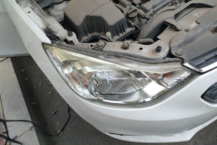 Used Chevrolet Sail 2015 Sail 3 1.5L Manual with Ideal Sunroof Edition Right Front Headlight