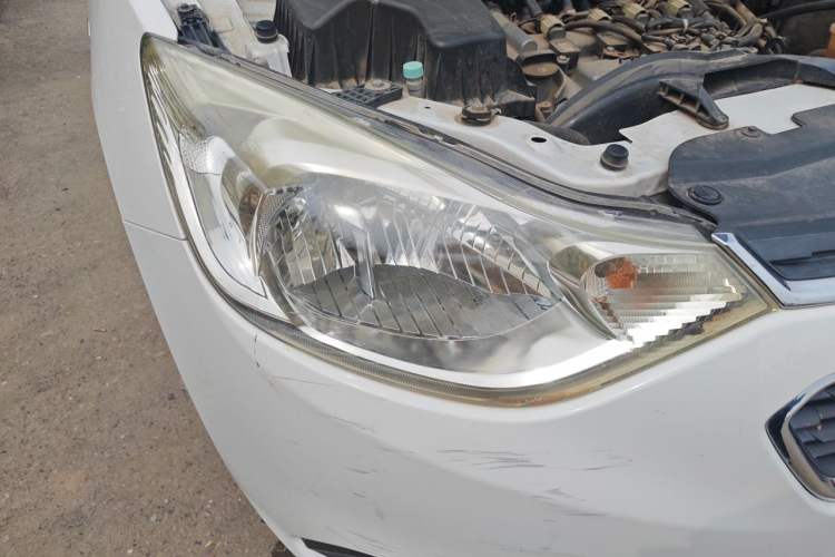 Used Chevrolet Sail 2015 Sail 3 1.3L AMT Ideal Edition Right Front Headlight
