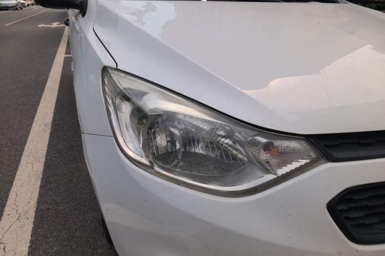 Used Chevrolet Sail 2015 Sail 3 1.3L Manual Warm Edition Right Front Headlight
