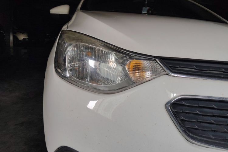 Used Chevrolet Sail 2015 Sail 3 1.5L AMT Happiness Sunroof Edition Right Front Headlight