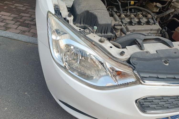 Used Chevrolet Sail 2015 Sail 3 1.5L Manual with Ideal Sunroof Edition Right Front Headlight