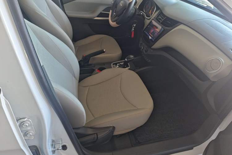Used Chevrolet Sail 2015 Sail 3 1.3L AMT Ideal Edition Right Front Seat