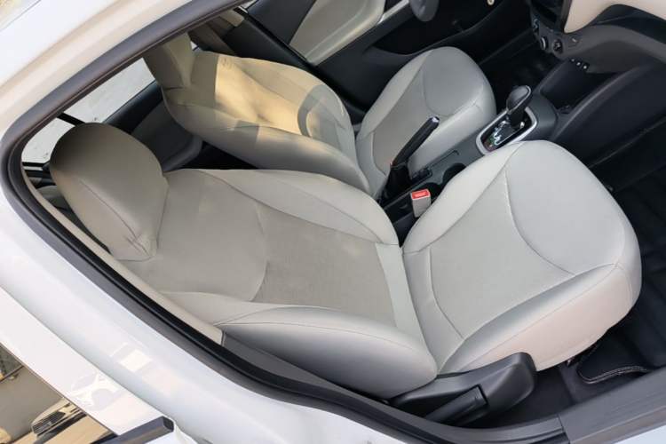 Used Chevrolet Sail 2015 Sail 3 1.3L AMT Ideal Edition Right Front Seat