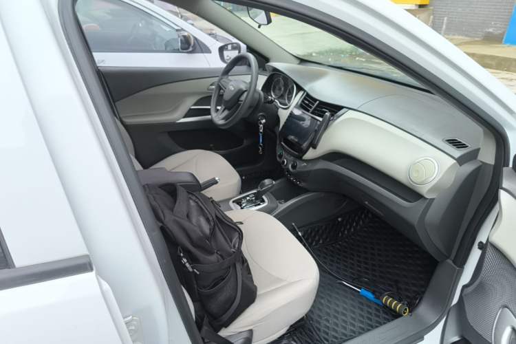 Used Chevrolet Sail 2015 Sail 3 1.3L AMT Ideal Edition Right Front Seat