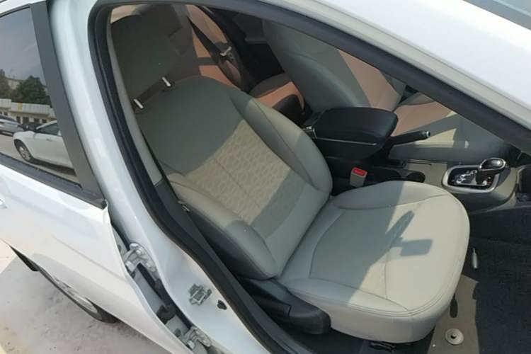 Used Chevrolet Sail 2015 Sail 3 1.5L AMT Happiness Sunroof Edition Right Front Seat