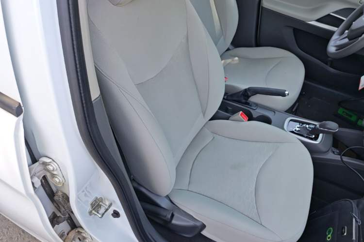 Used Chevrolet Sail 2015 Sail 3 1.3L AMT Ideal Edition Right Front Seat