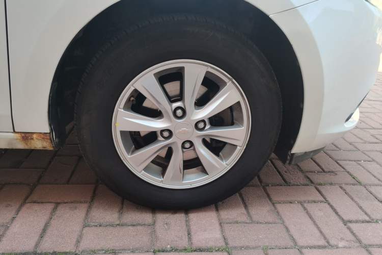 Used Chevrolet Sail 2015 Sail 3 1.3L Manual with Ideal Sunroof Edition Right Front Wheel Hub