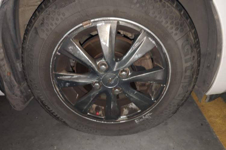 Used Chevrolet Sail 2015 Sail 3 1.5L Manual with Ideal Sunroof Edition Right Front Wheel Hub