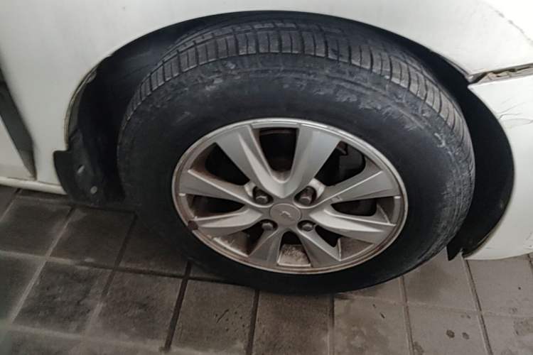 Used Chevrolet Sail 2015 Sail 3 1.3L Manual with Ideal Sunroof Edition Right Front Wheel Hub