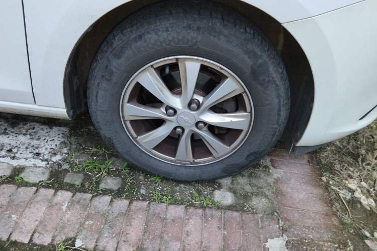 Used Chevrolet Sail 2015 Sail 3 1.5L Manual with Ideal Sunroof Edition Right Front Wheel Hub