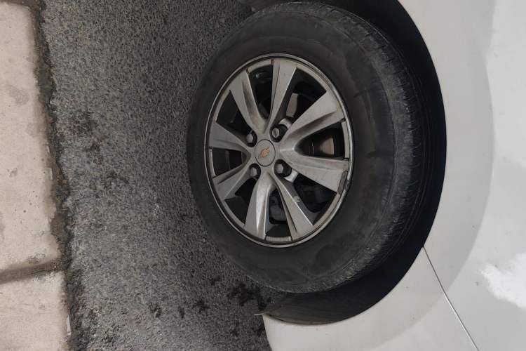 Used Chevrolet Sail 2015 Sail 3 1.5L Manual with Ideal Sunroof Edition Right Front Wheel Hub