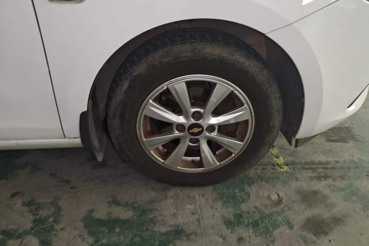 Used Chevrolet Sail 2015 Sail 3 1.3L Manual Warm Edition Right Front Wheel Hub
