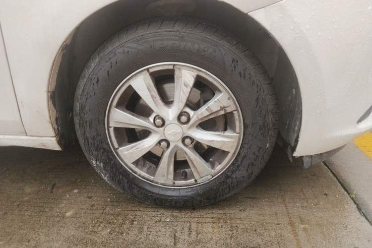 Used Chevrolet Sail 2015 Sail 3 1.3L Manual with Ideal Sunroof Edition Right Front Wheel Hub