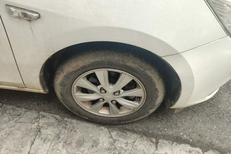 Used Chevrolet Sail 2015 Sail 3 1.5L AMT Happiness Sunroof Edition Right Front Wheel Hub