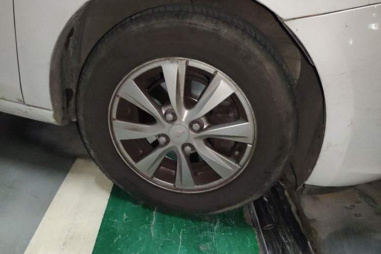Used Chevrolet Sail 2015 Sail 3 1.5L Manual with Ideal Sunroof Edition Right Front Wheel Hub