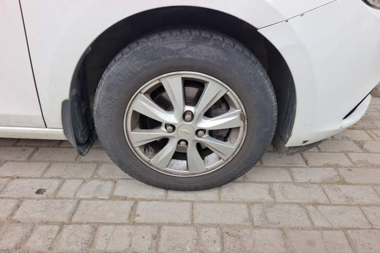 Used Chevrolet Sail 2015 Sail 3 1.5L Manual with Ideal Sunroof Edition Right Front Wheel Hub