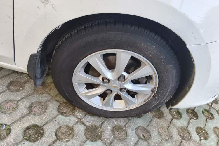 Used Chevrolet Sail 2015 Sail 3 1.5L Manual with Ideal Sunroof Edition Right Front Wheel Hub