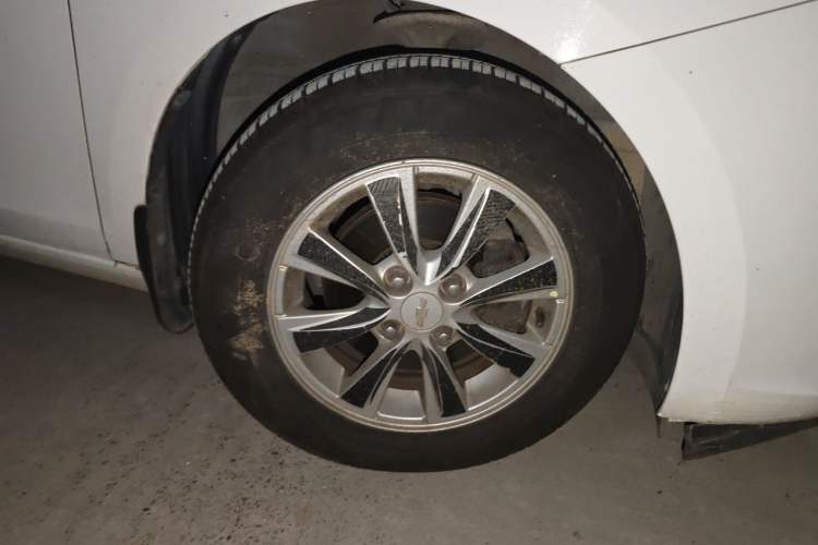 Used Chevrolet Sail 2015 Sail 3 1.5L Manual with Ideal Sunroof Edition Right Front Wheel Hub