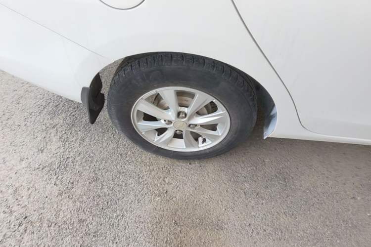 Used Chevrolet Sail 2015 Sail 3 1.5L AMT Happiness Sunroof Edition Right Rear Wheel Hub