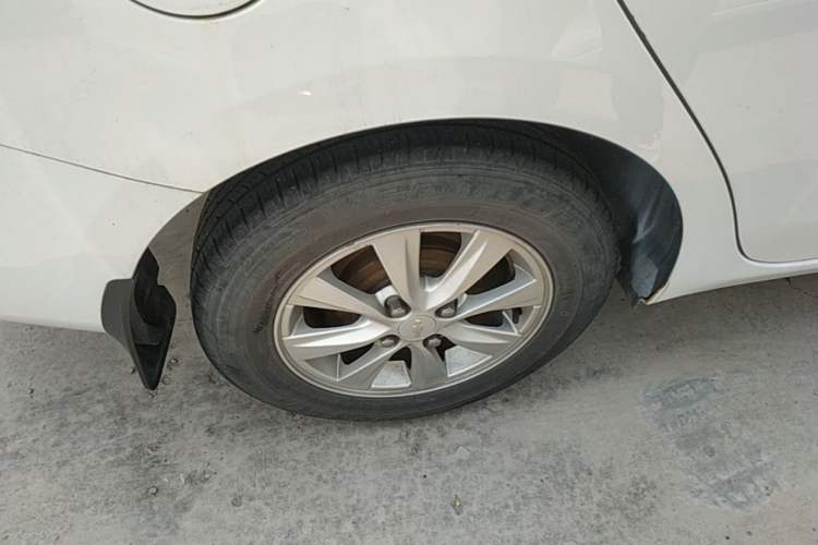 Used Chevrolet Sail 2015 Sail 3 1.5L AMT Happiness Sunroof Edition Right Rear Wheel Hub