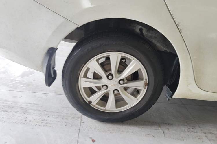 Used Chevrolet Sail 2015 Sail 3 1.5L AMT Happiness Sunroof Edition Right Rear Wheel Hub