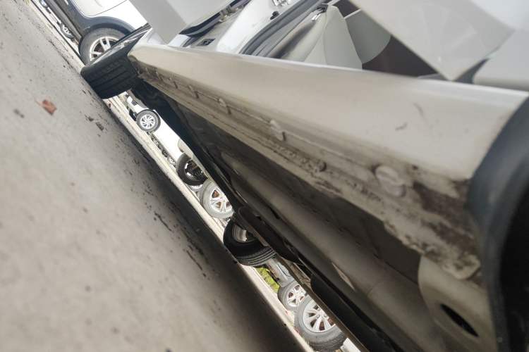 Used Chevrolet Sail 2015 Sail 3 1.5L Manual with Ideal Sunroof Edition Right Side Sill