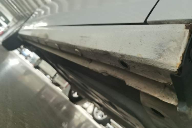 Used Chevrolet Sail 2015 Sail 3 1.5L Manual with Ideal Sunroof Edition Right Side Sill