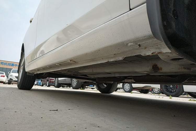 Used Chevrolet Sail 2015 Sail 3 1.5L AMT Happiness Sunroof Edition Right Side Sill