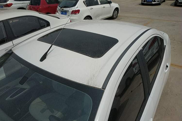 Used Chevrolet Sail 2015 Sail 3 1.5L AMT Happiness Sunroof Edition Roof