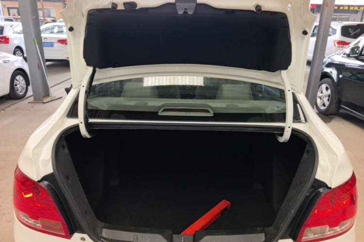 Used Chevrolet Sail 2015 Sail 3 1.3L AMT Ideal Edition Trunk