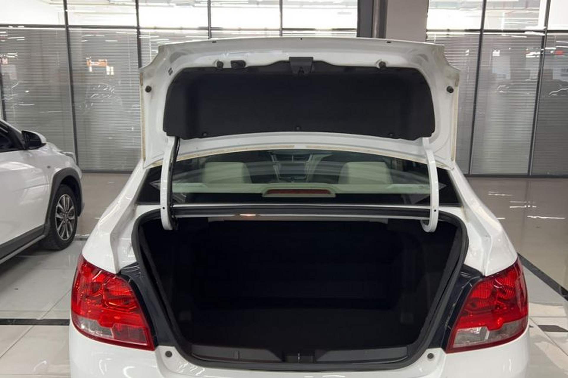 Used Chevrolet Sail 2015 Sail 3 1.3L AMT Ideal Edition Trunk