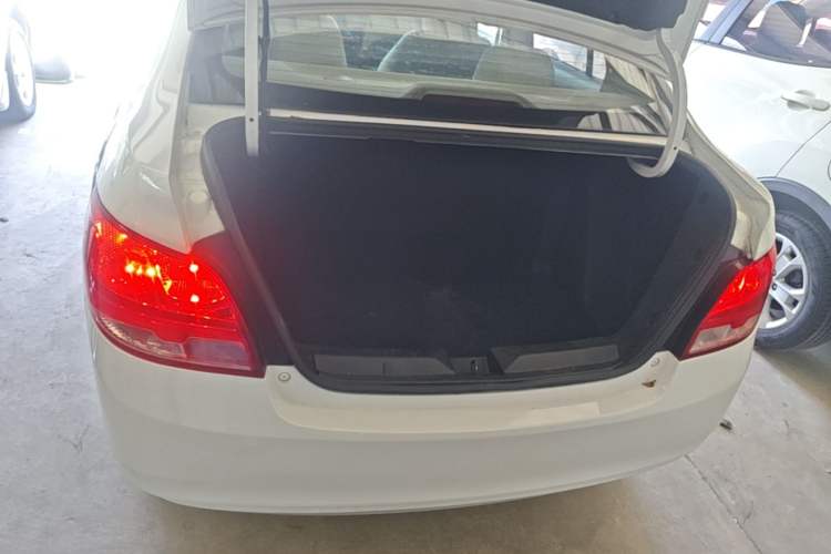 Used Chevrolet Sail 2015 Sail 3 1.3L AMT Ideal Edition Trunk