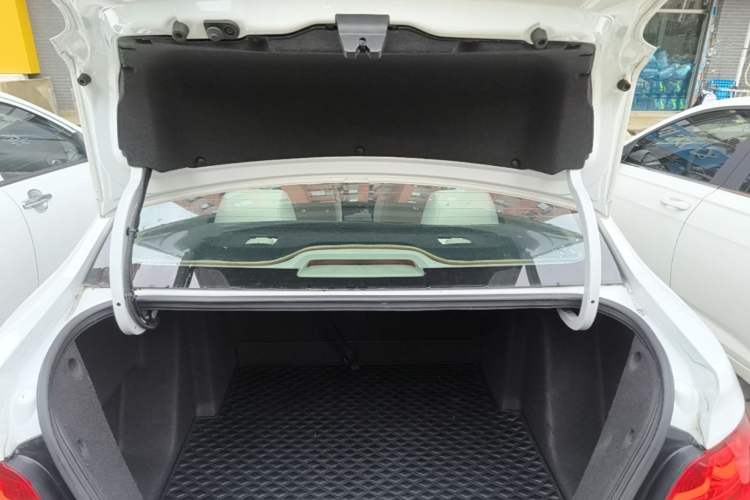 Used Chevrolet Sail 2015 Sail 3 1.3L AMT Ideal Edition Trunk