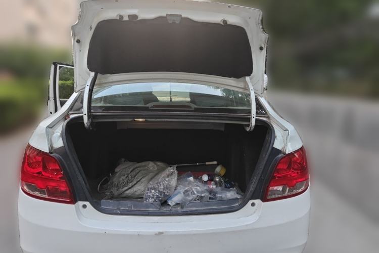 Used Chevrolet Sail 2015 Sail 3 1.3L AMT Ideal Edition Trunk