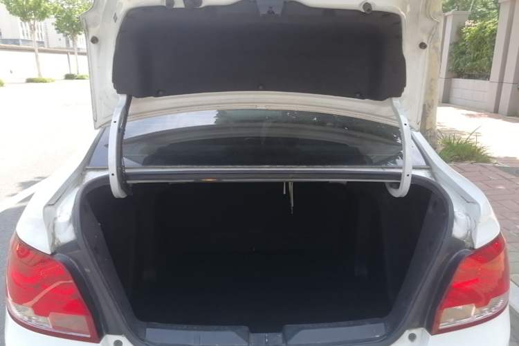 Used Chevrolet Sail 2015 Sail 3 1.3L AMT Ideal Edition Trunk