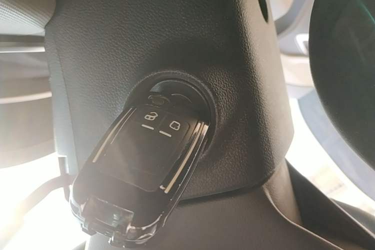 Used Chevrolet Sail 2015 Sail 3 1.5L AMT Happiness Sunroof Edition Vehicle Key