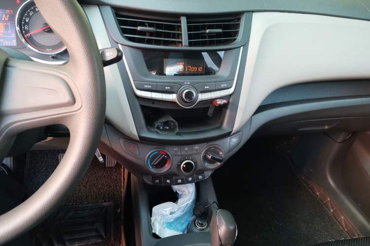 Used Chevrolet Sail 2015 Sail 3 1.3L AMT Ideal Edition Audio And AC Panel