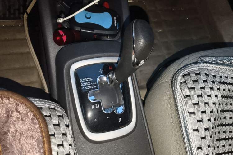 Used Chevrolet Sail 2015 Sail 3 1.5L AMT Happiness Sunroof Edition Gear Lever