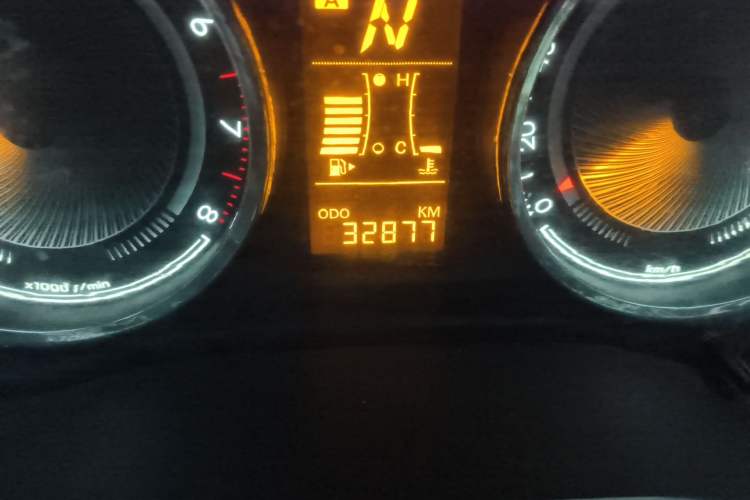 Used Chevrolet Sail 2015 Sail 3 1.5L AMT Happiness Sunroof Edition Odometer Close Up