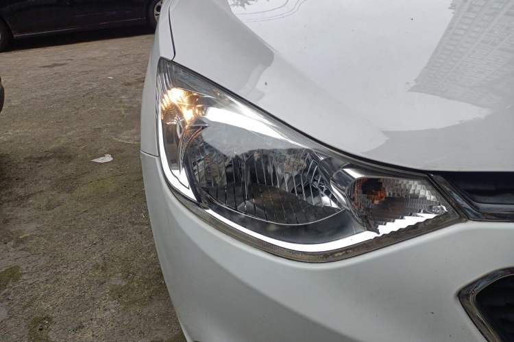 Used Chevrolet Sail 2016 Sail 3 1.3L Manual Comfort Sunroof Edition Right Front Headlight