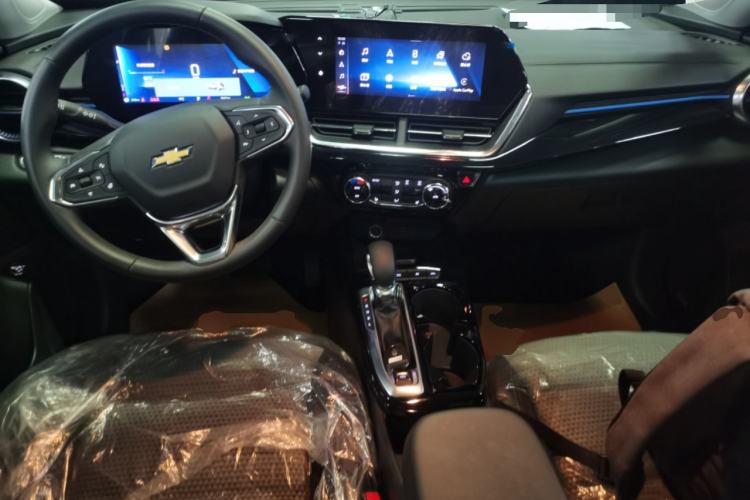 Used Chevrolet Seeker 2023 1.5T CVT Redline Blackhawk Edition Center Console