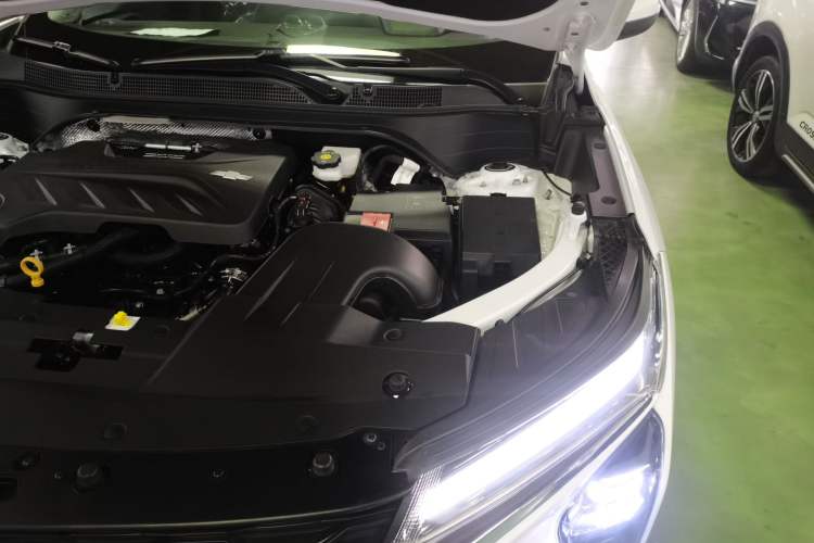 Used Chevrolet Seeker 2023 1.5T CVT Redline Blackhawk Edition Engine Bay Left